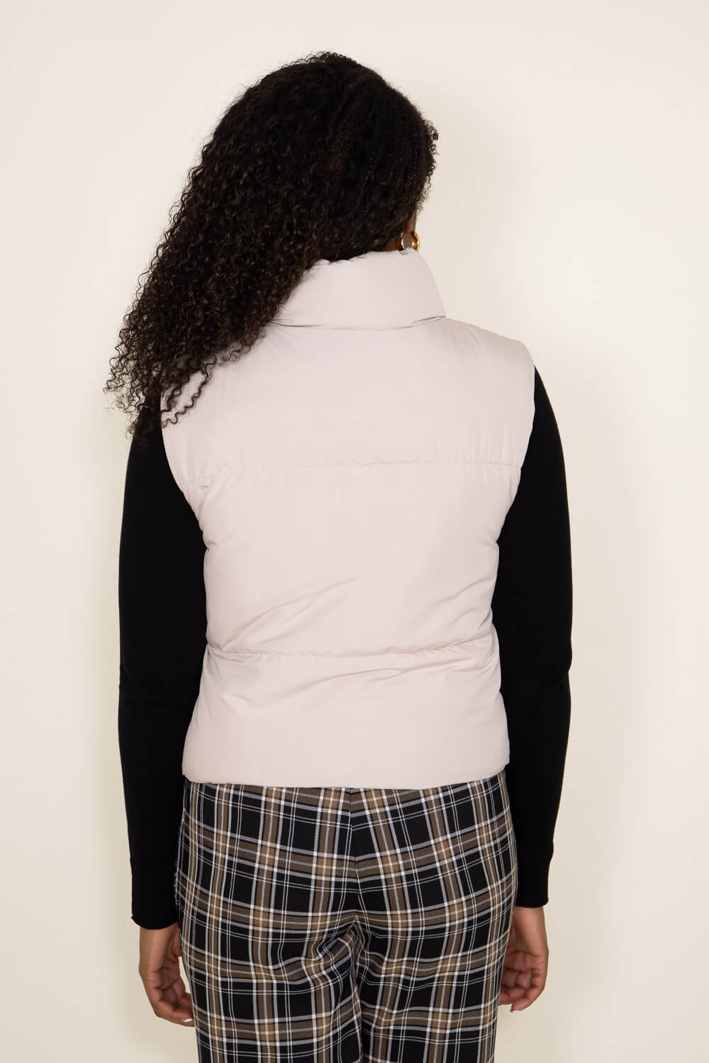 Love Tree Cropped Reversible Puffer Vest for Women in Black/Beige