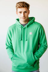 The North Face Heritage Patch Hoodie for Men in Green NF0A7UNU PO8 Glik s