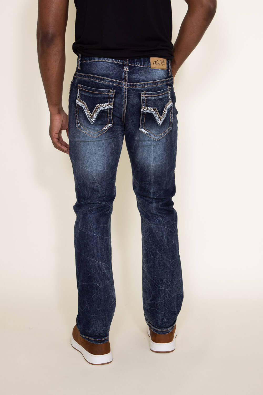 https://www.gliks.com/cdn/shop/files/true-luck-jeans-men-mason-bootcut-4.jpg?v=1695391191