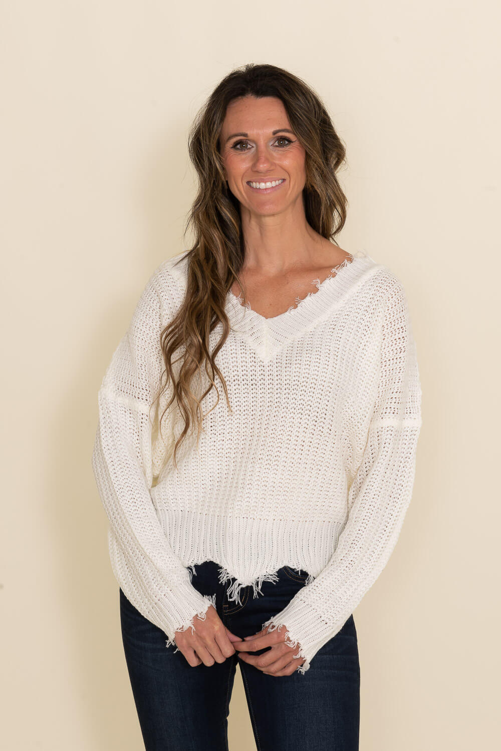 Lelis Women's New York Is Calling V-Neck Graphic Sweater in White/Navy - Size L