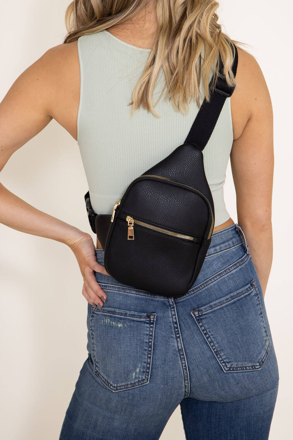 Women's Le Cagole Xs Sling Bag in Black | Balenciaga US